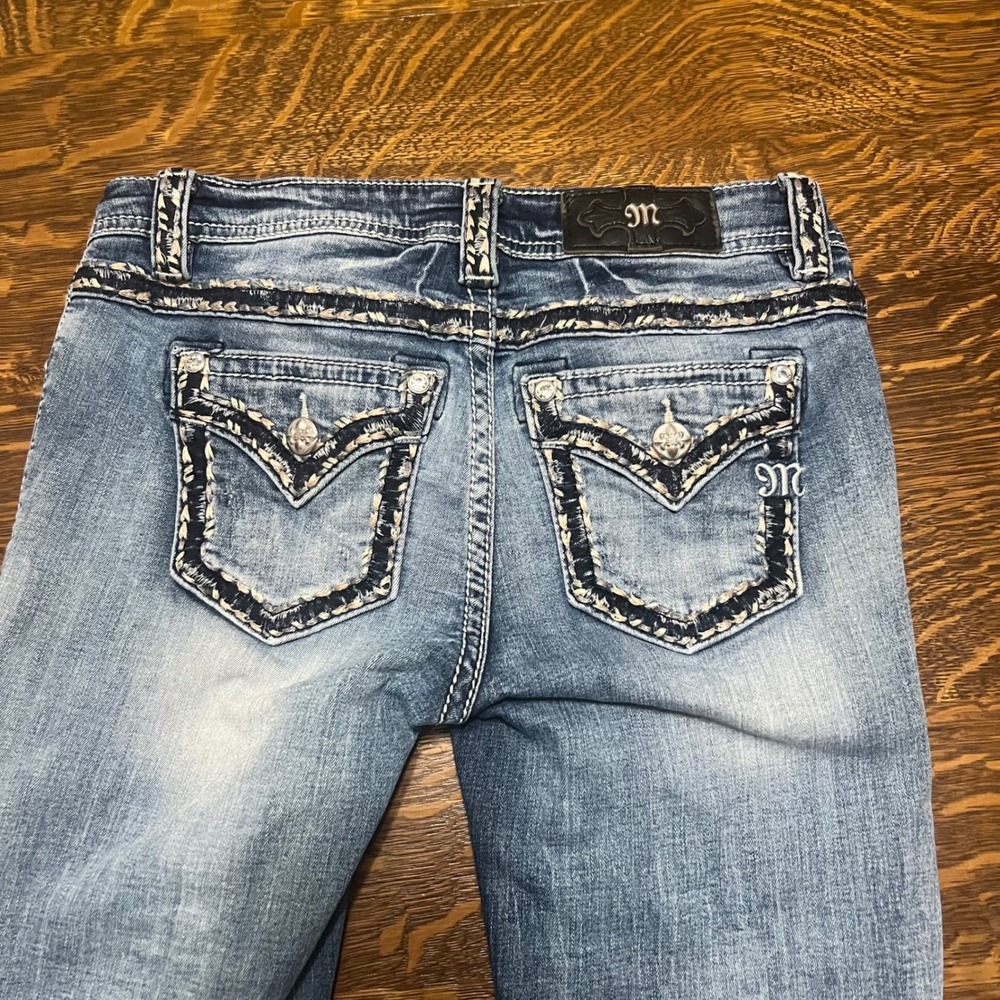 Miss Me Capri Jeans Womens 27 Blue Embroidered Rhinestone Mid-Rise Pockets